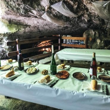 Agence Erronda voyages séjours activités groupes Pays Basque soirée bergerie bergers basques gastronomie vin irouleguy fromage zikiro